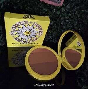 Trixie Cosmetics Flower Power Bronzer Free Love Freesia NIB